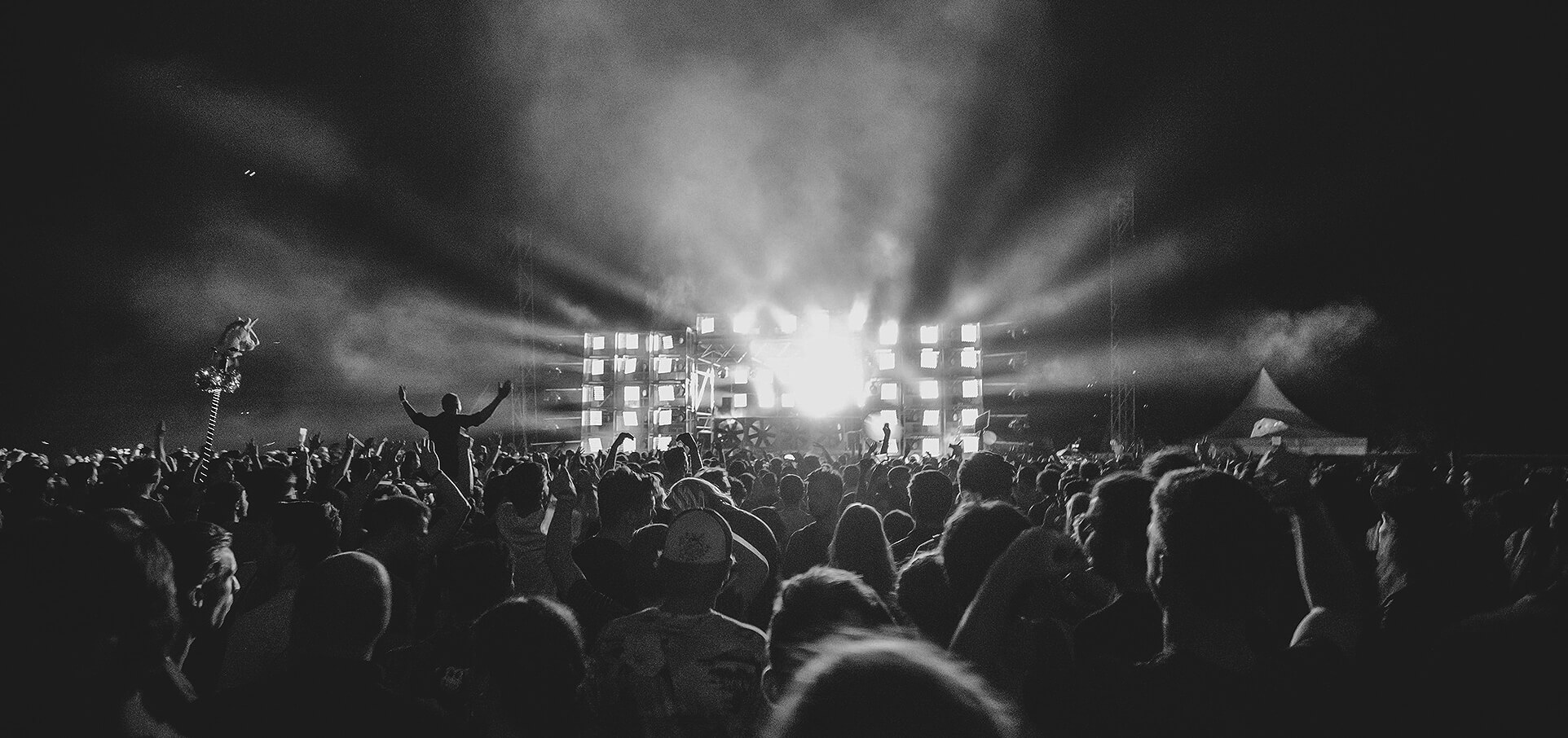 imagen gente en concierto